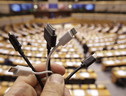 Ok del Consiglio a negoziati per caricabatterie universale (ANSA)