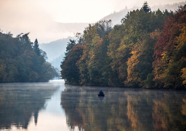 Autumn morning at the Vltava river © EPA