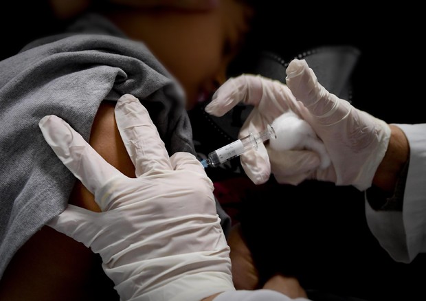 Vaccinazione per il morbillo © ANSA