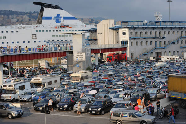 Terrorismo:porto Genova;controllato 1 passeggero su 2