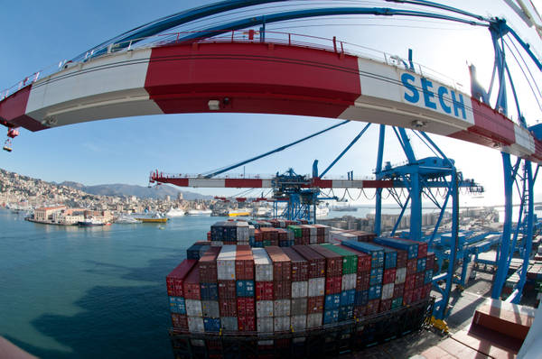 La portacontainer Humber Bridge in porto a Genova