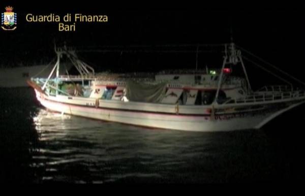 Bari; 127 migranti soccorsi da GDF, 7 ricoveri