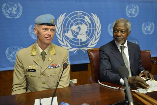 L'inviato dell'Onu, Kfi Anna, e il generale Robert Mood, capo degli osservatori Onu in Siria