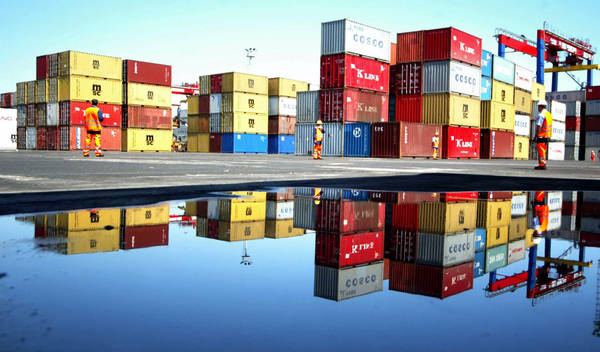 Porti: import container Nord Europa priva Italia 6,4 mld