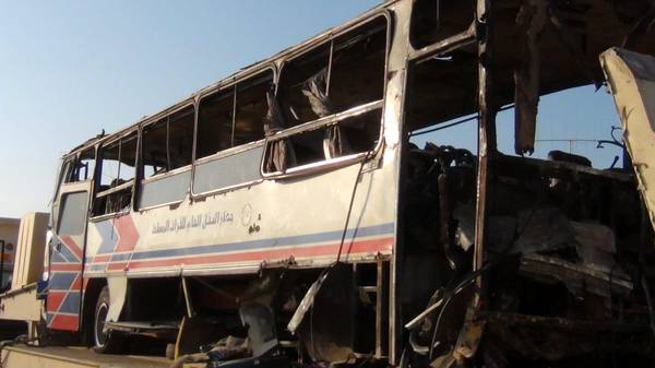 Il bus investito dall'attacco di oggi nel Sinai