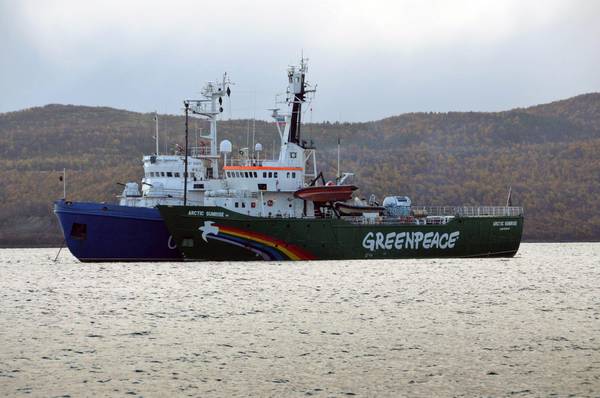La nave di Greenpeace Arctic Sunrise