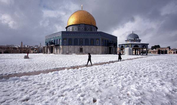 La spianata delle moschee a Gerusalemme, imbiancata di neve