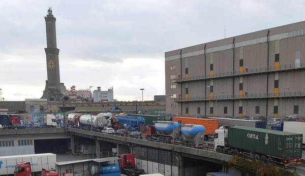 Amianto: muore ex portuale, risarcimento Autorità porto