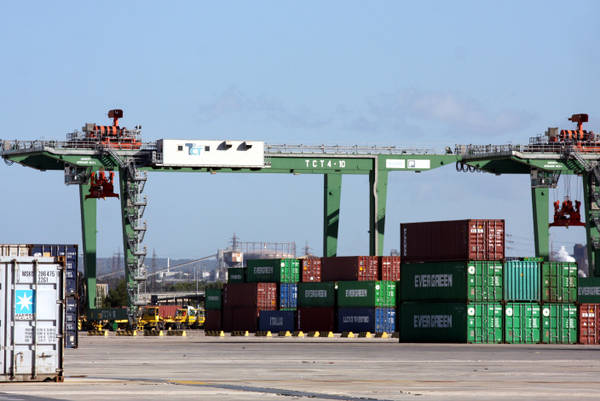 Un terminal del porto di Taranto
