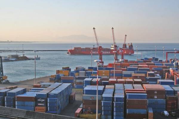 Porti:Squinzi,su Autorità spending review non solo su numero