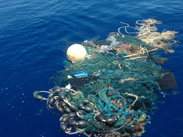 plastiche in mare, Mediterraneo tra i più inquinati