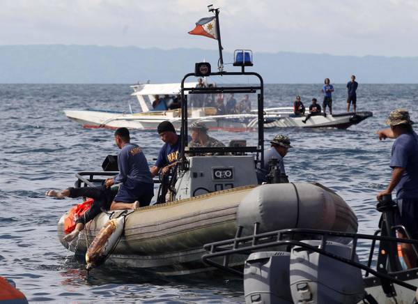 Filippine: affonda nave passeggeri, almeno 5 morti