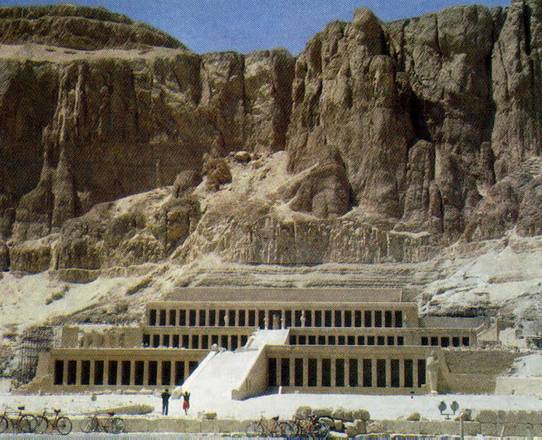 Il tempio di Hatshepsut a Luxor: pochissimi i turisti occidentali