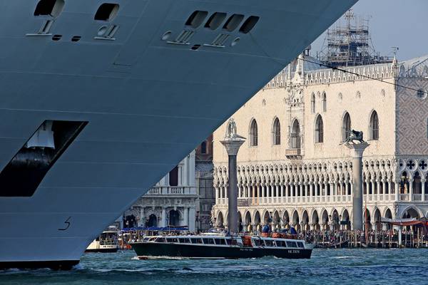 Venezia: grandi navi [ARCHIVE MATERIAL 20140927 ]