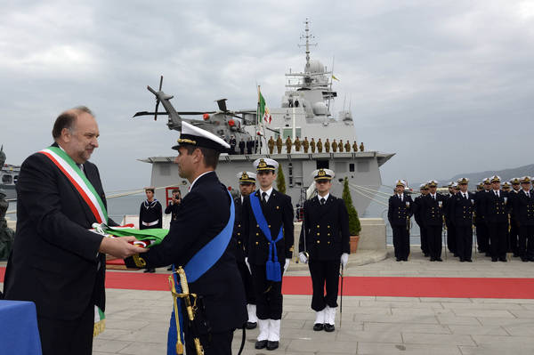 Marina: consegnata bandiera combattimento a nave Fasan