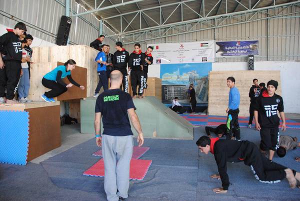 UN momento dell'allenamento di Parkour con istruttori italiani a Gaza (foto di Sami al-Ajrami)
