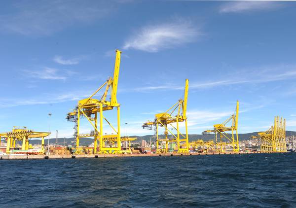 Porti: continua crescita traffico container e Teu a Trieste