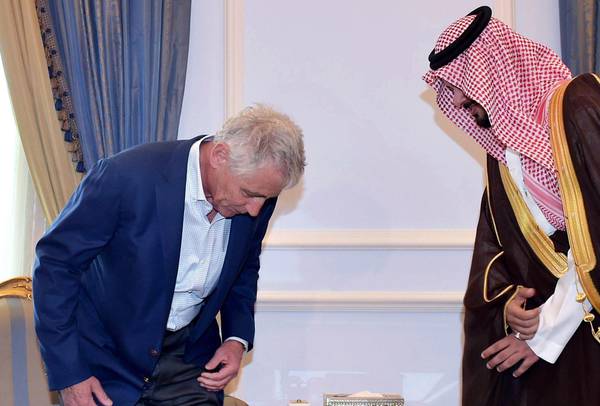 Il segretario della difesa Usa Chck Hagel incontra il ministro della Difesa saudita