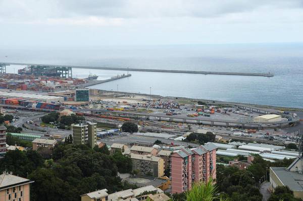 Porti: Genova pensa a taglio diga per imboccatura a ponente