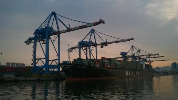 Porti: Genova rivoluziona accessi Tir per la sicurezza