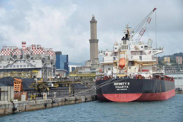 Porti: a Genova l'ultimo carico di carbone