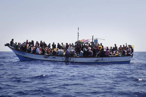 Profughi  al largo della Libia, soccorsi nell'ambito dell'operazione Mare Nostrum (archivio)