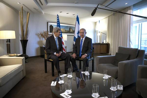 Incontro a Berlino tra il segretario di stato Usa John Kerry e il premier israeliano Benjamin Netanyahu