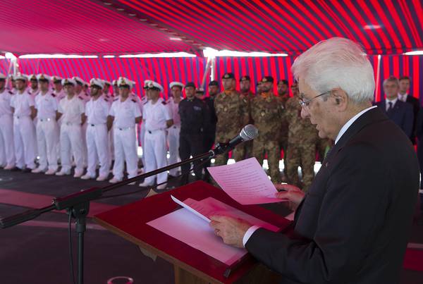 Il presidente Mattarella sulla fregata ''Carabiniere'' in Oman