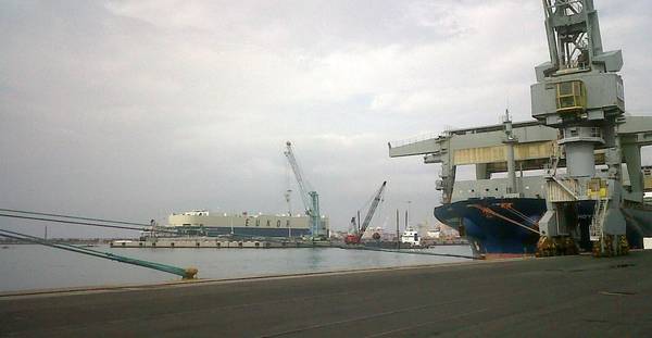 Porti: Livorno vende quote newco logistica,si parte da 13,7 mln