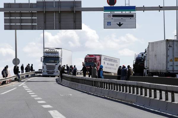 Francia: sciopero marinai a Calais, disagi per tunnel
