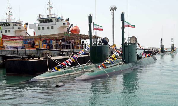 Sottomarini in porto a Bandar Abbas