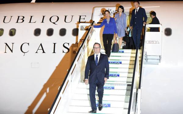 Ségolène Royal insieme al presidente Hollande anche nella visita a Cuba