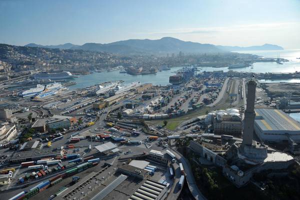 Porti: Genova; traffici in crescita nei primi 11 mesi