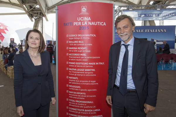 Il ministro dei trasporti e delle infrastrutture Graziano del Rio e la presidente di Ucina Carla Demaria