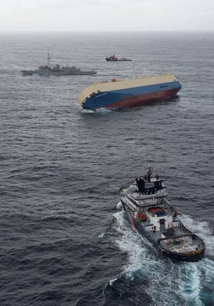 Francia: emergenza a La Rochelle, cargo di 164 m alla deriva