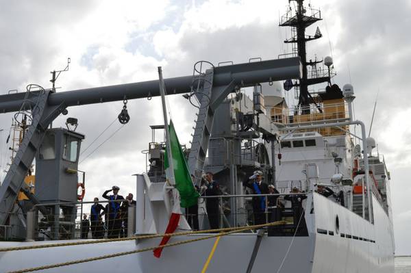 Cambio della bandiera per la nave oceanografica della NATO Alliance