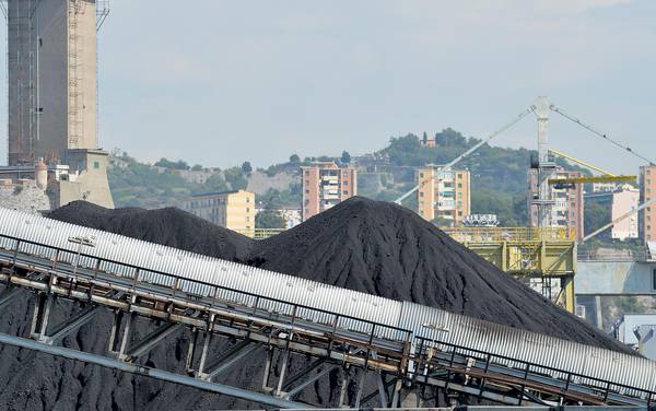 Porto Genova dice addio a carbone, arriva ultima nave