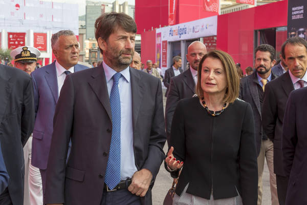 Il ministro Dario Franceschini e la presidente di Ucina Carla Demaria al Salone Nautico di Genova