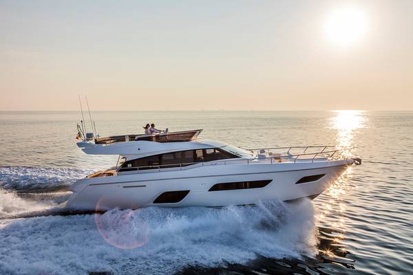 Nautica: Ferretti Yacht 550