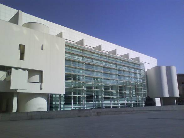 Il Museo d'arte contemporanea di Barcellona (Copyright foto Wikipedia Creative Commons)