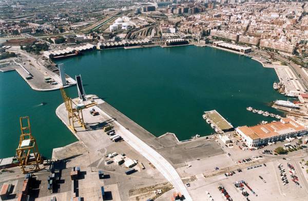 Porti: Valencia investe 100 milioni per reti ferroviarie