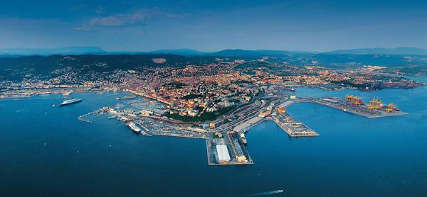 veduto dal porto di Trieste