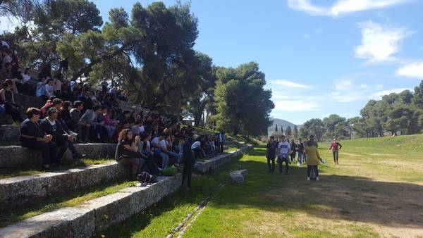 Studenti a Epidauro, Grecia