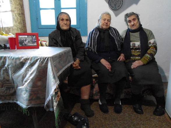 Greece bids farewell to the &#39;Lesvos Granny&#39; migrant hero - General news - ANSAMed.it