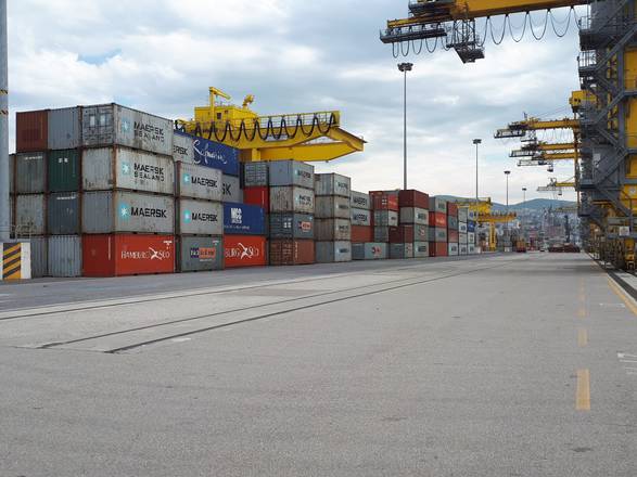 Coronavirus: Porto Trieste, lieve calo container ma più traghetti