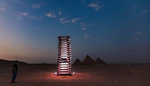 Aux Pyramides de Gizeh, la première exposition d’art contemporain – Italie