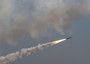 Da Gaza 130 razzi, Israele colpisce obiettivi nella Striscia