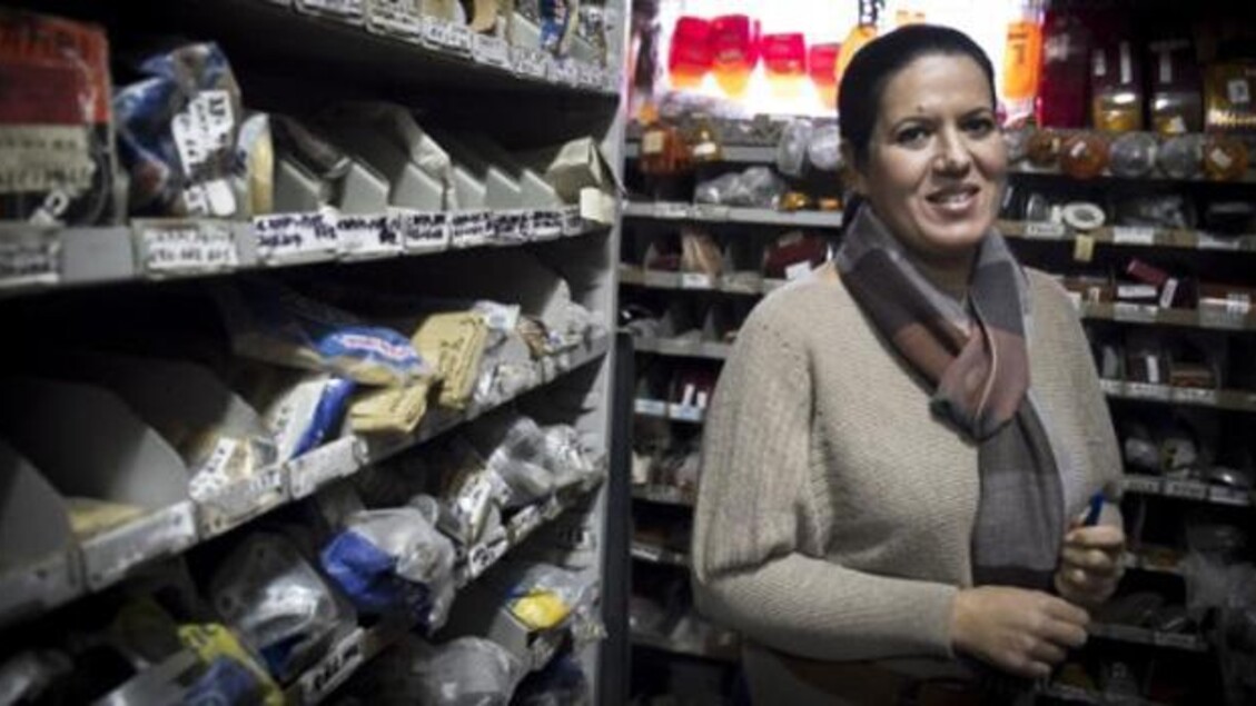 عايدة بن جانيت،  تونسية  وهي صاحبة متجر عايدة لبيع قطع غيار السيارات - ALL RIGHTS RESERVED