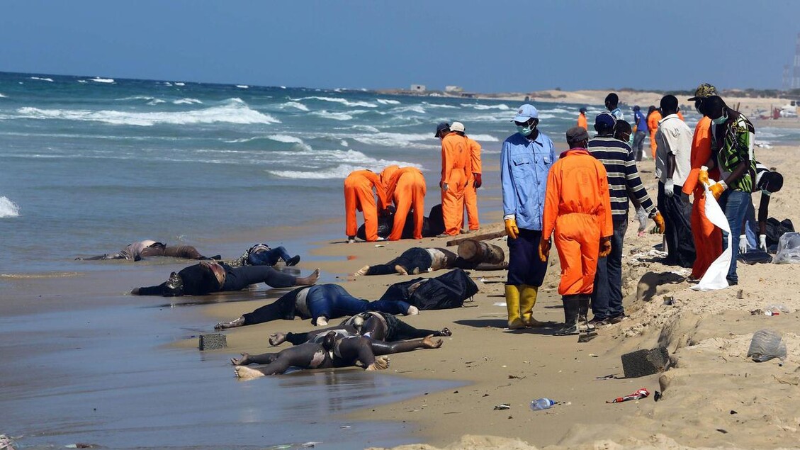 Bodies of illegal migrant washed up on Libyan shore [ARCHIVE MATERIAL 20140825 ] - RIPRODUZIONE RISERVATA