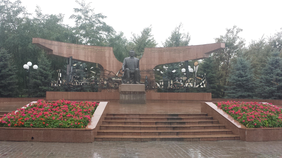 La statua 'alata' di Nazarbayev